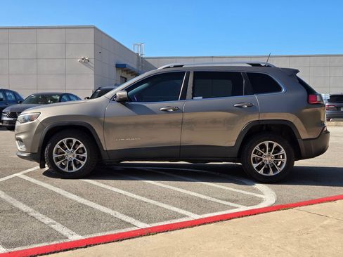 Used 2019 Jeep Cherokee Latitude Plus FWD image 6