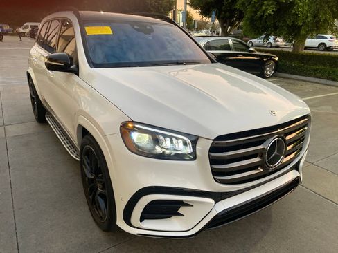 Used 2025 Mercedes-Benz GLS 580 4MATIC image 3