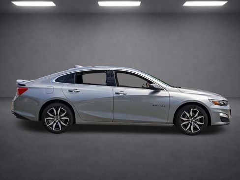Used 2025 Chevrolet Malibu RS FWD image 3