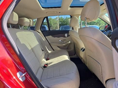 Used 2019 Mercedes-Benz GLC 300 4MATIC image 10