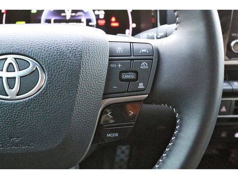 Used 2025 Toyota Camry SE w/ Convenience Package image 16