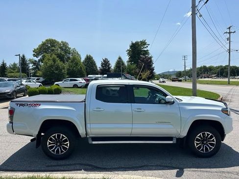 Used 2022 Toyota Tacoma TRD Sport w/ Technology Package AWD/4WD image 6