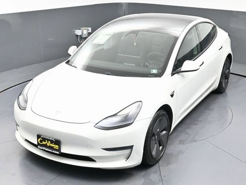 Used 2021 Tesla Model 3 Standard Range Plus image 46