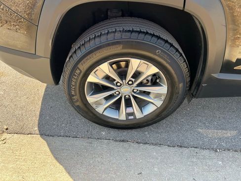 Used 2025 Chevrolet Equinox LT image 11