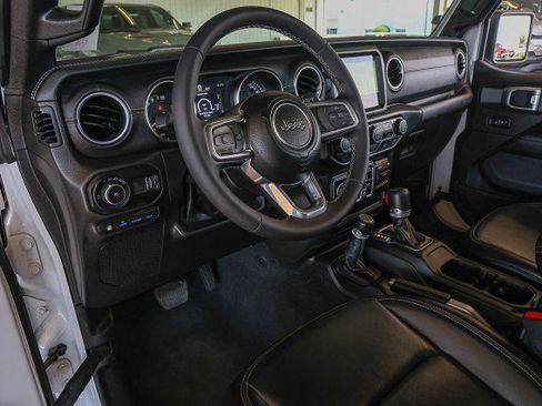 Used 2023 Jeep Wrangler Sahara AWD/4WD image 11