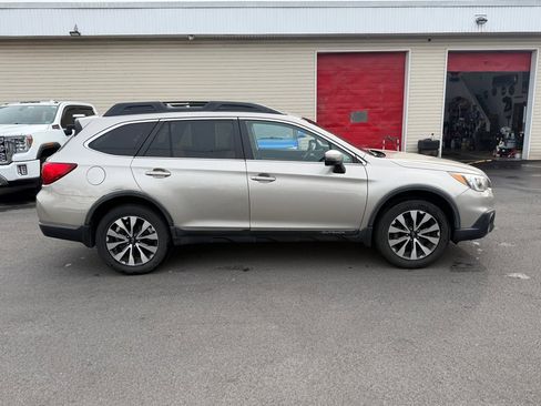 Used 2015 Subaru Outback 2.5i Limited image 4