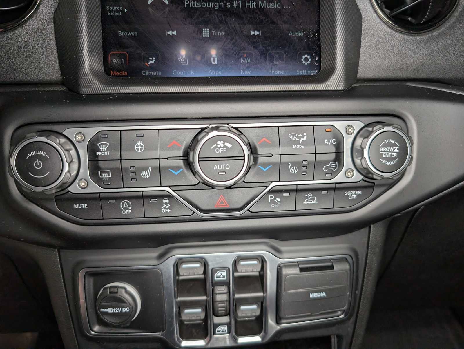 Used 2023 Jeep Gladiator Overland AWD/4WD image 32