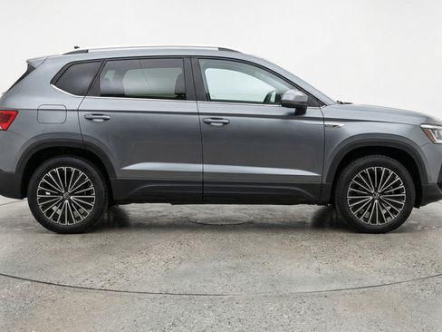 Used 2025 Volkswagen Taos SE image 11