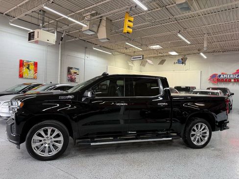 Used 2021 Chevrolet Silverado 1500 High Country w/ Technology Package image 2