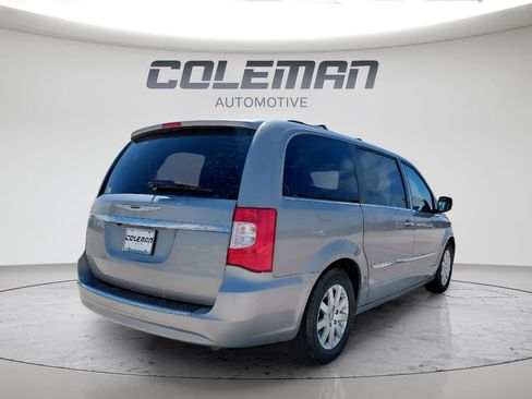 Used 2015 Chrysler Town & Country Touring FWD image 5