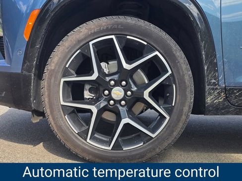 Certified 2025 Chevrolet Traverse High Country FWD image 9