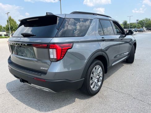 Used 2025 Ford Explorer Active w/ Active Comfort Package image 4
