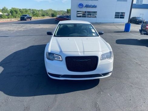 Used 2023 Chrysler 300 Touring w/ Sport Appearance Package RWD image 8