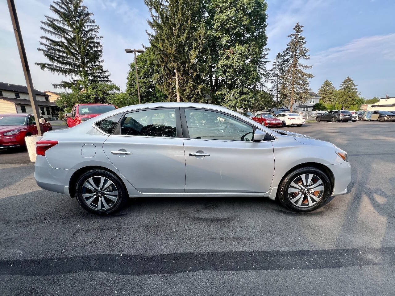 Used 2019 Nissan Sentra SV w/ Special Edition Package FWD image 6