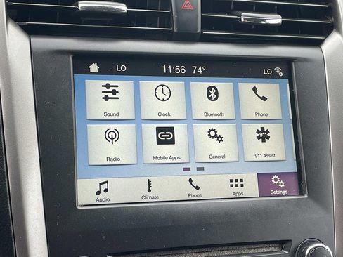 Used 2018 Ford Fusion SE w/ Fusion SE Technology Package FWD image 12