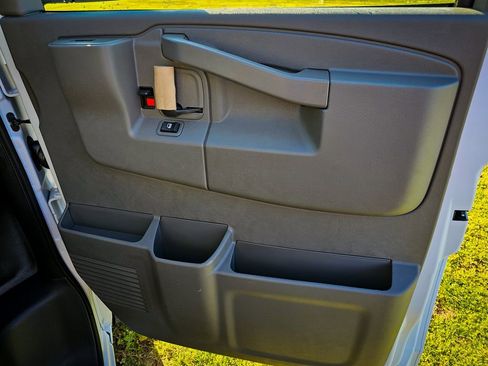 New 2025 GMC Savana 3500 Work Van 3D Extended Cargo Van w/ Driver Convenience Package image 31