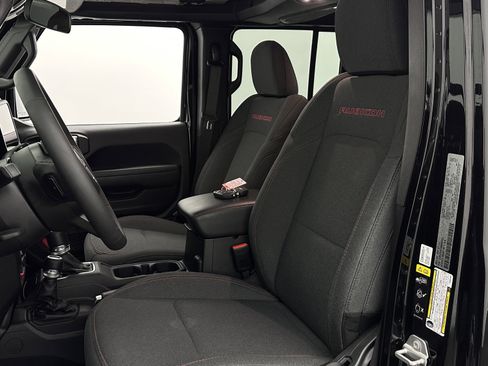 Used 2025 Jeep Wrangler Unlimited Rubicon AWD/4WD image 12