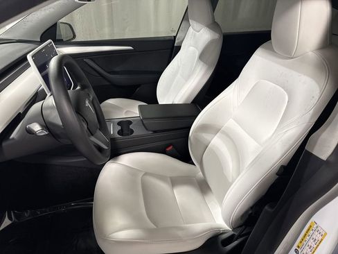 Used 2023 Tesla Model Y Performance image 16