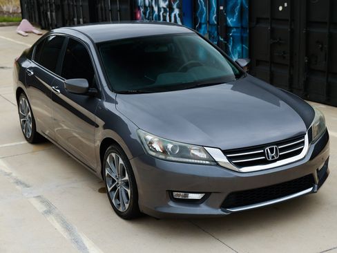 Used 2014 Honda Accord Sport image 18