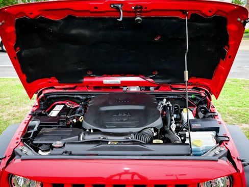 Used 2018 Jeep Wrangler Rubicon w/ Power Convenience Group image 50