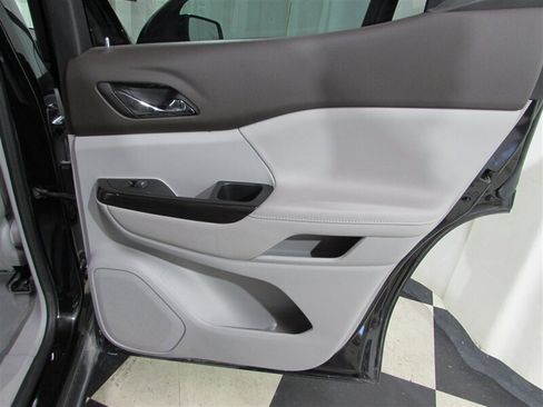 Used 2023 GMC Acadia SLT image 71