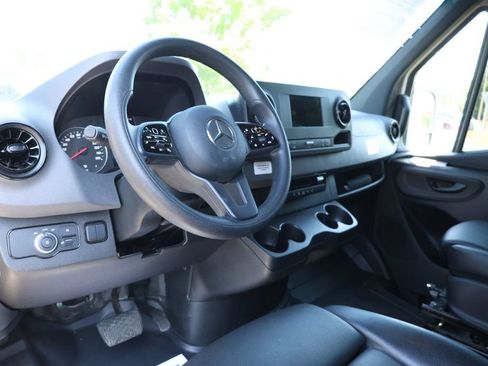 Used 2024 Mercedes-Benz Sprinter 2500 image 18