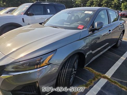 Used 2023 Nissan Altima 2.5 SV FWD image 5