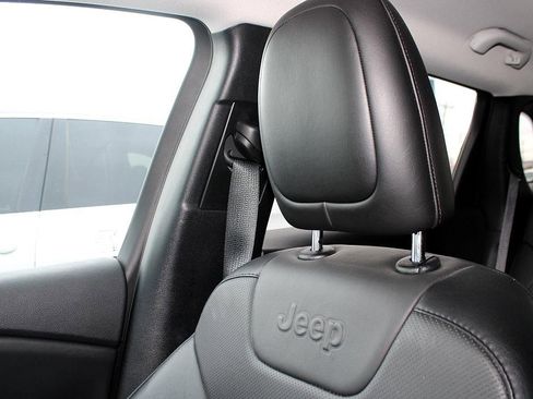 Used 2023 Jeep Cherokee Altitude Lux image 17