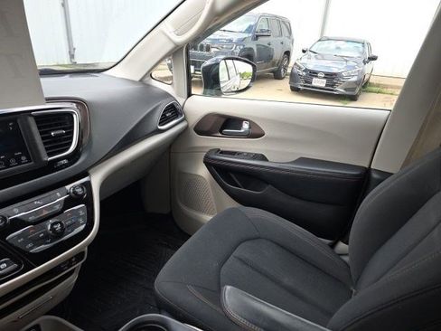 Certified 2019 Chrysler Pacifica Touring Plus w/ Tire & Wheel Group FWD image 26