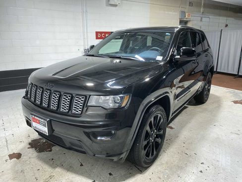 Used 2019 Jeep Grand Cherokee Altitude image 1