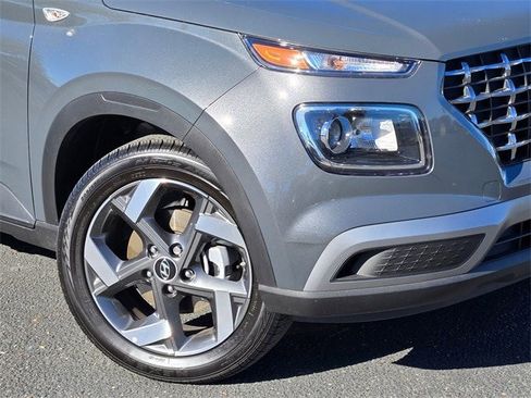 Certified 2025 Hyundai Venue SEL image 9