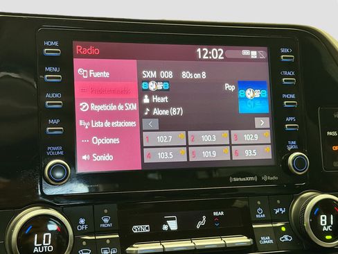 Used 2022 Toyota Highlander LE AWD/4WD image 9