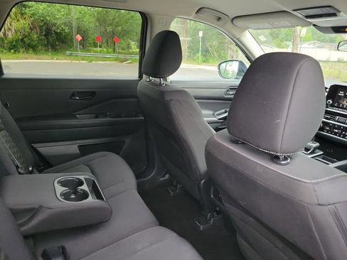 Used 2024 Nissan Pathfinder SV FWD image 32