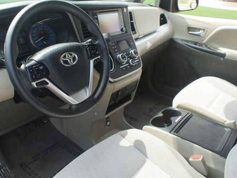 Used 2020 Toyota Sienna LE FWD image 9