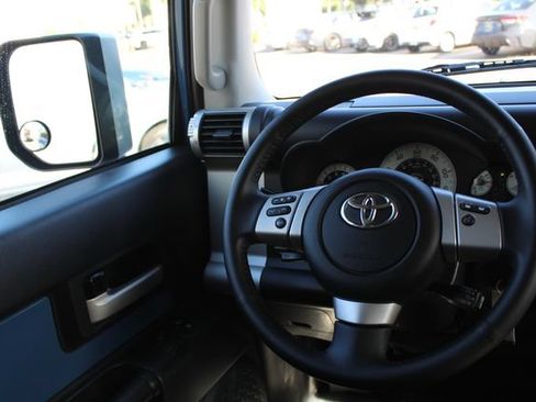 Used 2011 Toyota FJ Cruiser 4WD w/ Upgrade Pkg image 40