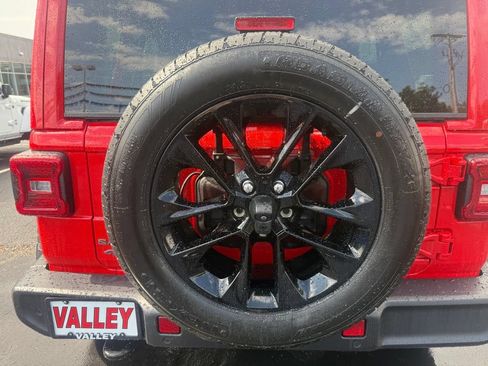 Used 2025 Jeep Wrangler Unlimited Sahara w/ Safety Group AWD/4WD image 42