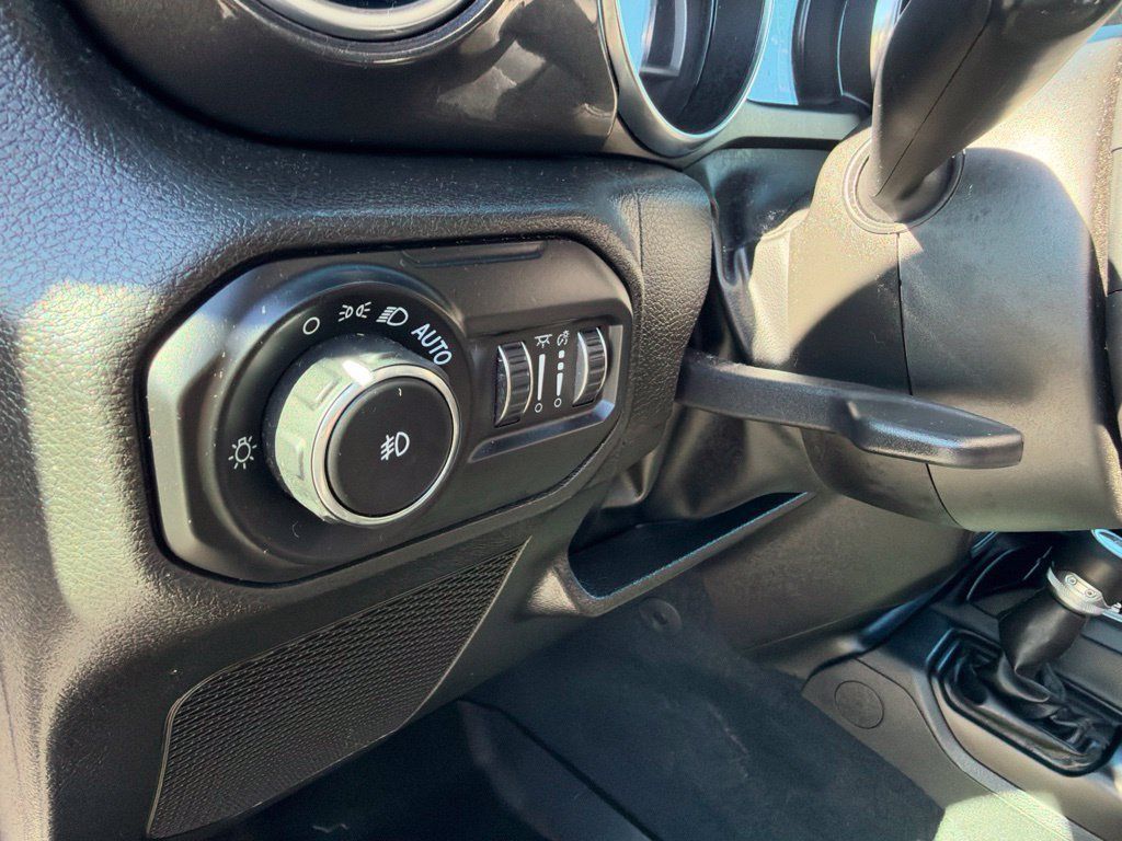Used 2022 Jeep Wrangler Unlimited Sahara AWD/4WD image 20