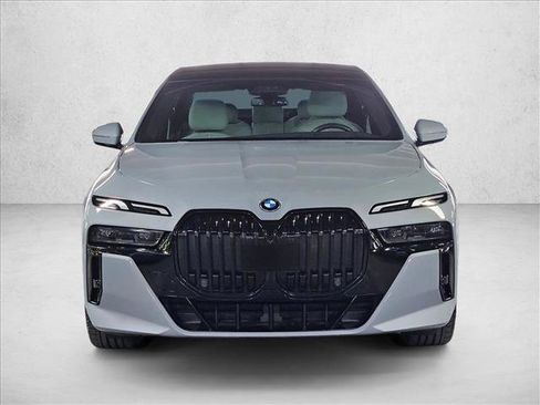 Used 2023 BMW i7 xDrive60 AWD/4WD image 2
