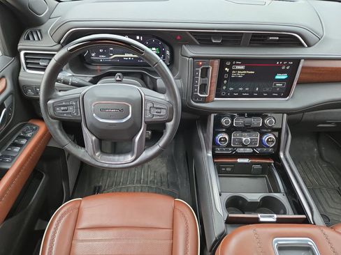 Used 2023 GMC Yukon Denali Ultimate AWD/4WD image 14