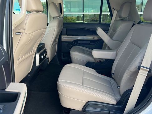 Certified 2024 Ford Expedition XLT image 11