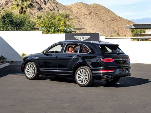 Used 2022 Bentley Bentayga image 3