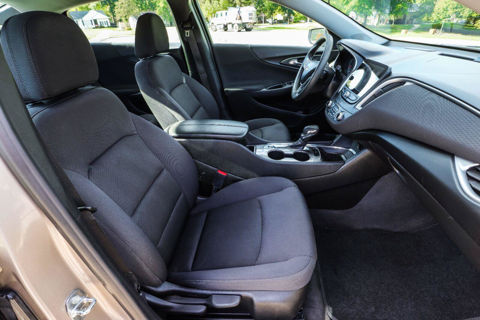 Used 2023 Chevrolet Malibu LT FWD image 38