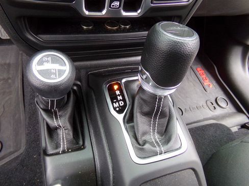 Used 2023 Jeep Gladiator Overland w/ Cold Weather Group image 53