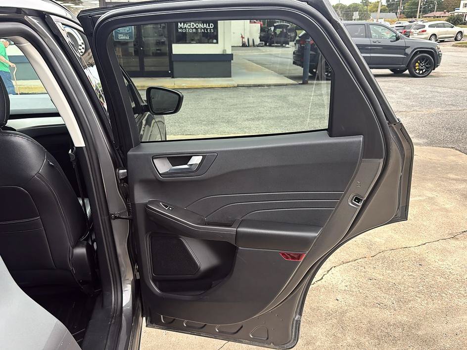 Used 2021 Ford Escape SE w/ SE Sport Appearance Package FWD image 32