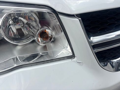 Used 2017 Dodge Grand Caravan SXT FWD image 3