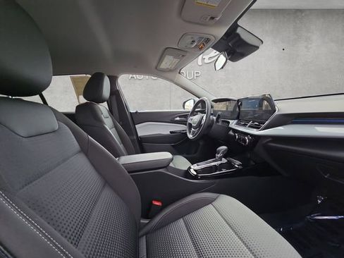 Used 2025 Chevrolet Trax LT w/ Driver Confidence Package image 24