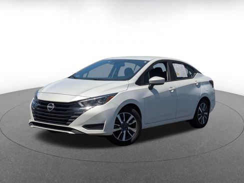 Used 2025 Nissan Versa SV FWD image 3