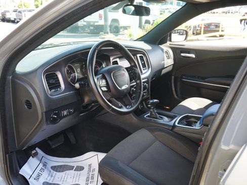 Used 2018 Dodge Charger SXT RWD image 12