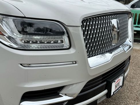 Used 2019 Lincoln Navigator Reserve image 2