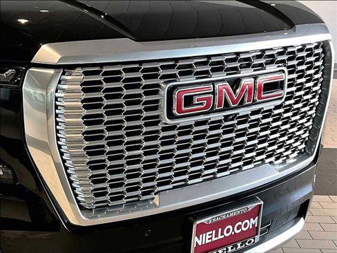Used 2024 GMC Yukon XL Denali w/ Denali Reserve Package image 33